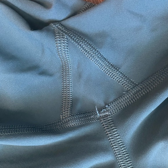 High Rise Pace Rival Crop - Picture 5 of 7